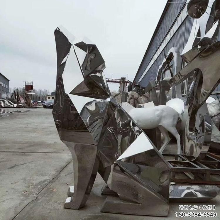 步行街哈巴狗雕塑，鑄銅農(nóng)耕雕塑，鏤空方式