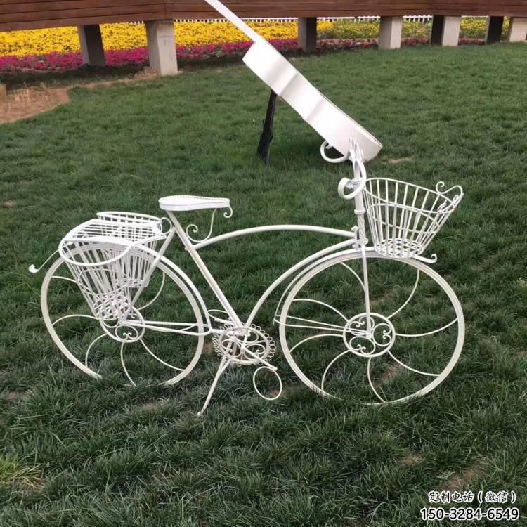 草地自行車(chē)雕塑 現(xiàn)代校園運(yùn)動(dòng)員雕塑 大型體育雕塑