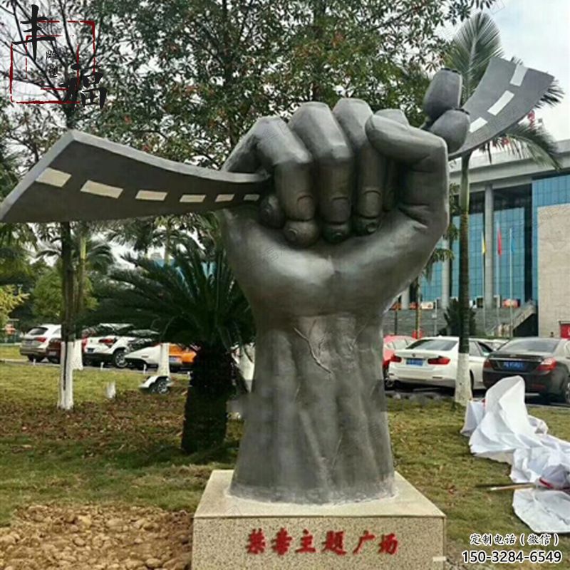 農村拳頭雕塑 抽象藝術手勢雕塑 烤漆握拳雕塑
