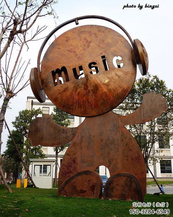 烤漆耳麥雕塑 鋼管音樂雕塑 室內(nèi)耳機雕塑