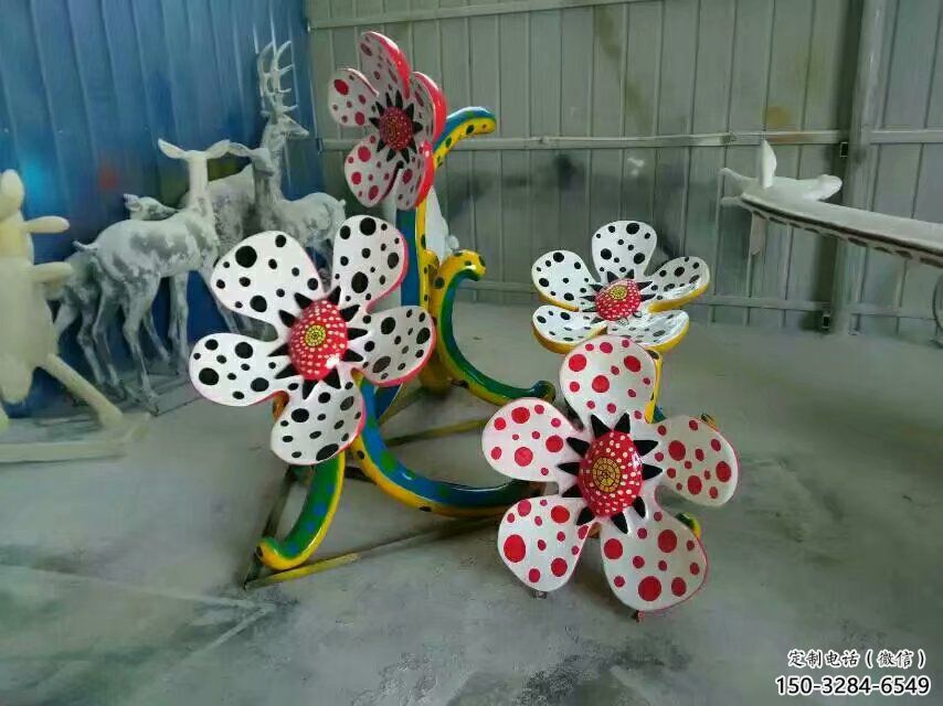 大型喇叭花雕塑廠家 鍛造發(fā)光花卉雕塑 房地產雕塑