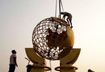 地球儀雕塑觀賞型，標(biāo)識(shí)雕塑，安裝手托地球儀雕塑廠家