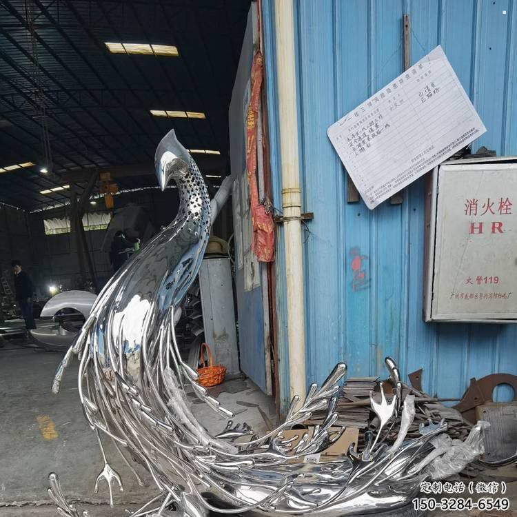 孔雀雕塑展品，花園小品，鏡面鐵藝孔雀雕塑優選