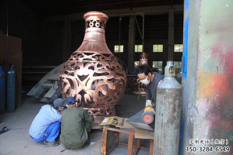 銅花瓶雕塑定做，廣場雕塑，室外銅花瓶雕塑提供