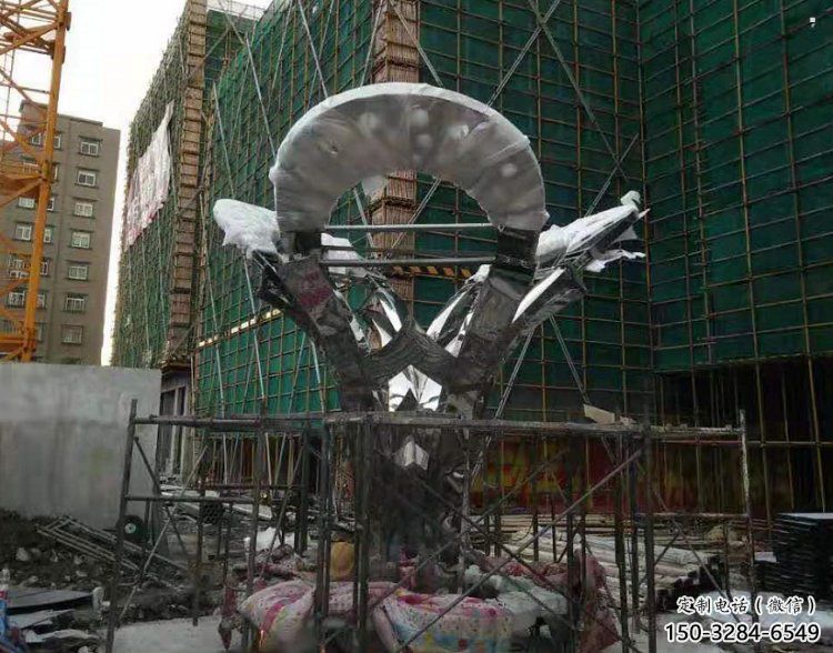 鏡面樹(shù)葉雕塑特供，標(biāo)識(shí)雕塑，不銹鋼鏡面樹(shù)葉雕塑生產(chǎn)