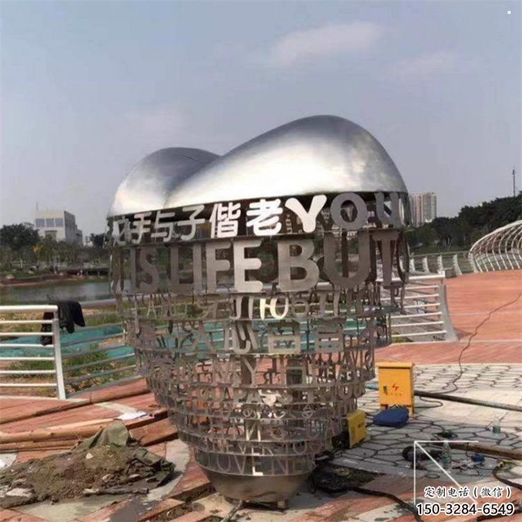 心形球雕塑觀賞型，街景小品，不銹鋼心形球雕塑常用