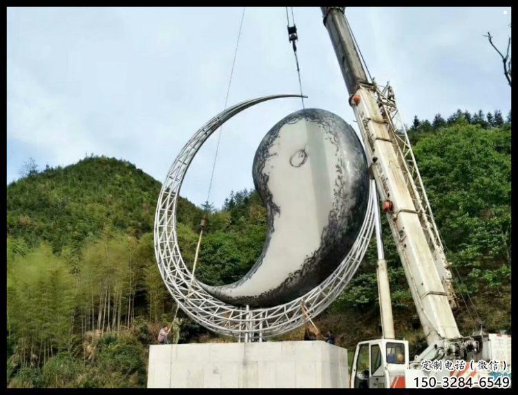 大型月亮雕塑，鍍銅景觀雕塑，鏡面工藝