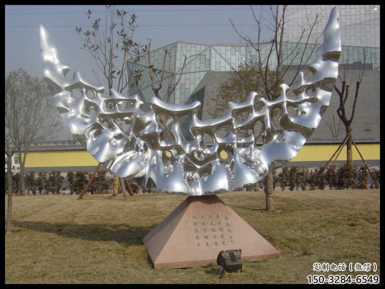 操場月亮船雕塑，鏤空景觀雕塑，噴砂制造