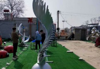 校園翅膀雕塑，拉絲景觀(guān)雕塑，抽象主題