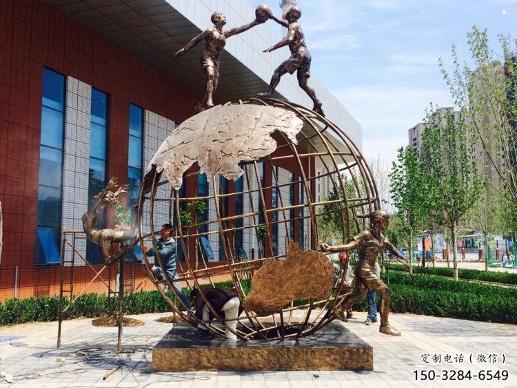 甘南地球儀雕塑選定，拉絲工藝，地球儀人物雕塑預(yù)定