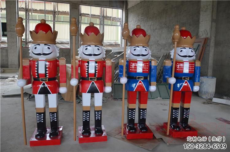 安義公園撲克雕塑