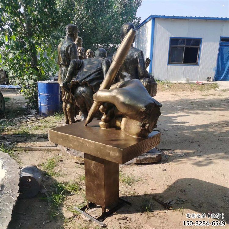 涼山手握鋼筆雕塑，街道標(biāo)識(shí)，玻璃鋼手握鋼筆雕塑廠家