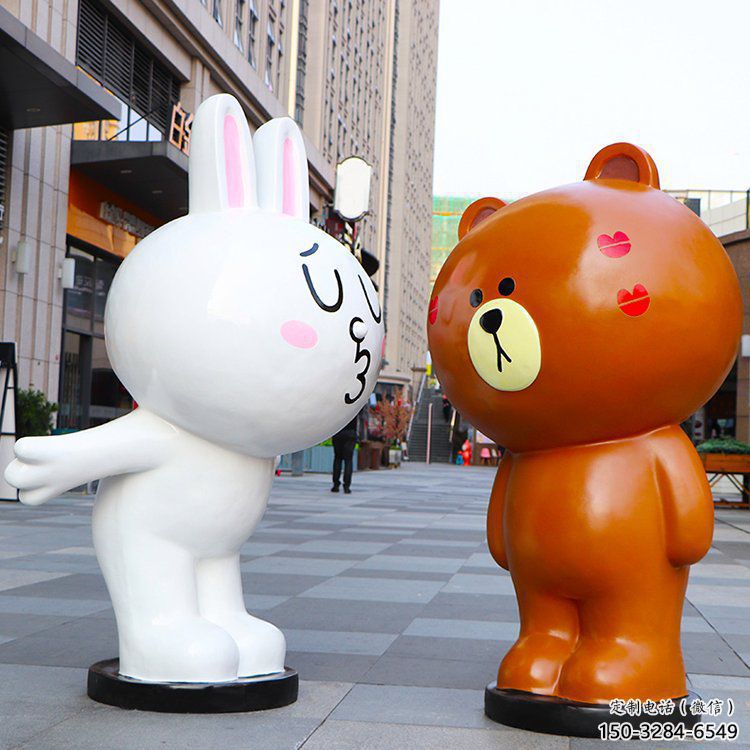 下城步行街布朗熊雕塑，玻璃鋼動物雕塑，卡通方式